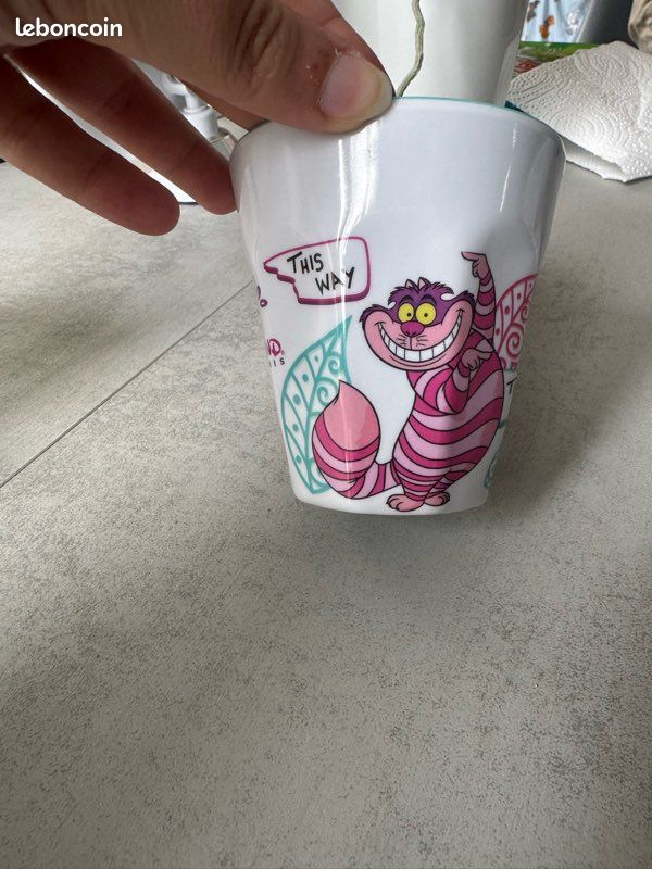 Gobelet dur chat cheshire ( Alice au pays des merveilles ) Disneyland Paris (image 1)
