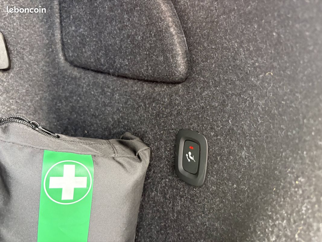 VOLVO XC40 B3 163 ch DCT7 Plus (image 7)