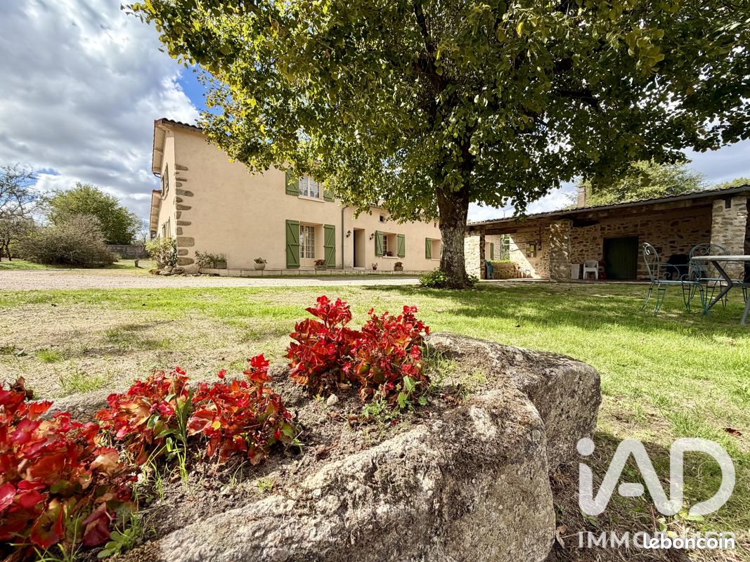 Maison 6 pièces 169 m² · à Saint-Aubin-le-Cloud · 169 m² · 232 000 €
