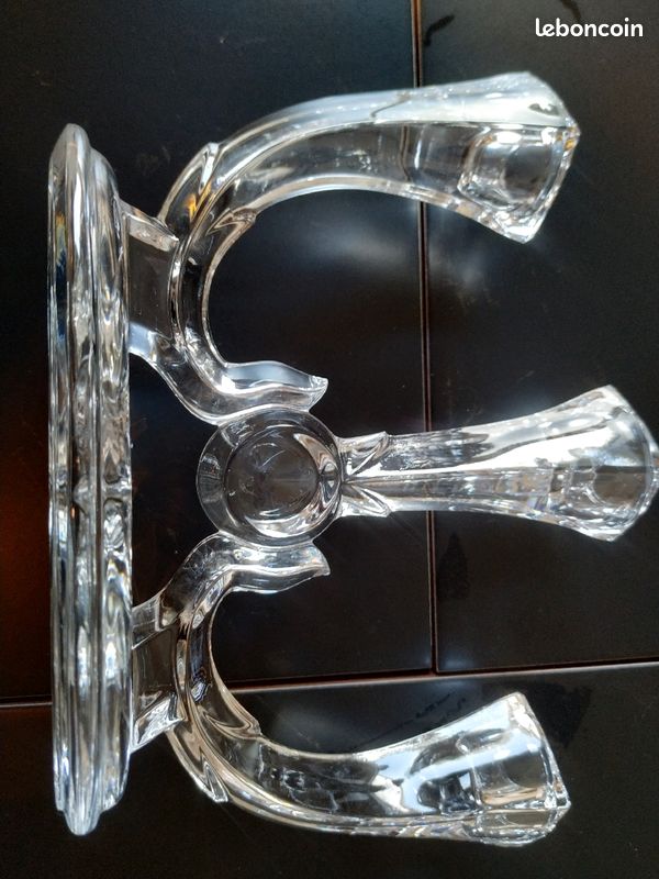 Bougeoir en cristal vintage. A 3 branches en forme de volutes. Base étoilée. Long. 21 cm. TB état (image 4)