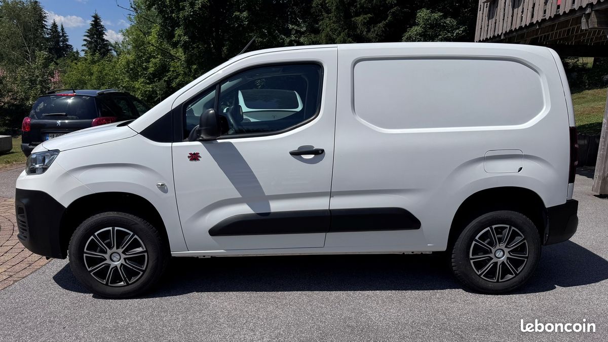 4x4 DANGEL Citroën BERLINGO HDI 130CV 1000KG - 1ER MAIN - TVA RECUPERABLE - 3 PLACES – ATTELAGE (image 3)