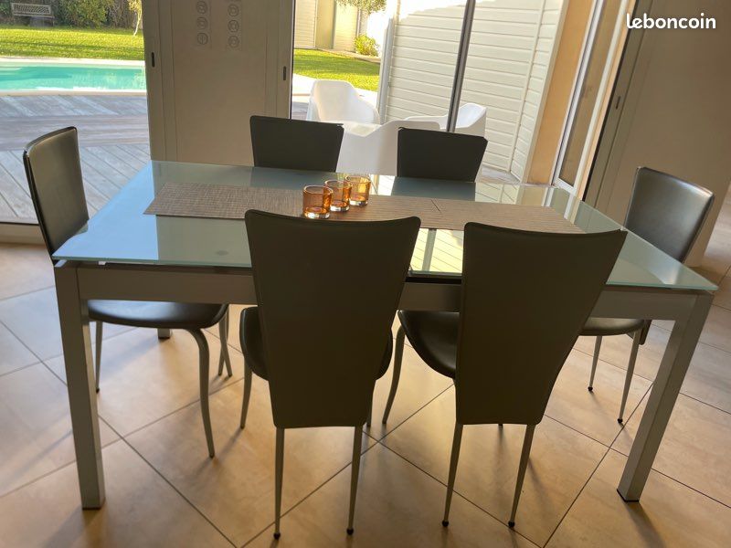 Table à manger (image 1)