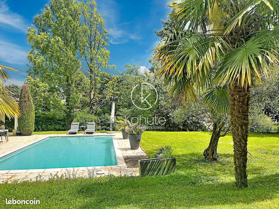 Maison 8 pièces 203 m² · à Saint-Romain-au-Mont-d'Or · 203 m² · 1 098 000 €
