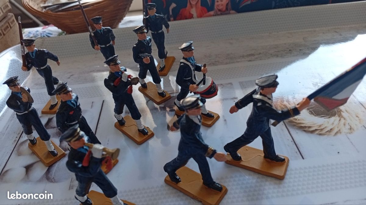 Figurine Starlux Garde Républicaine Française Drapeau - Résine Armée à Peindre, échelle 54-60mm, Neuf