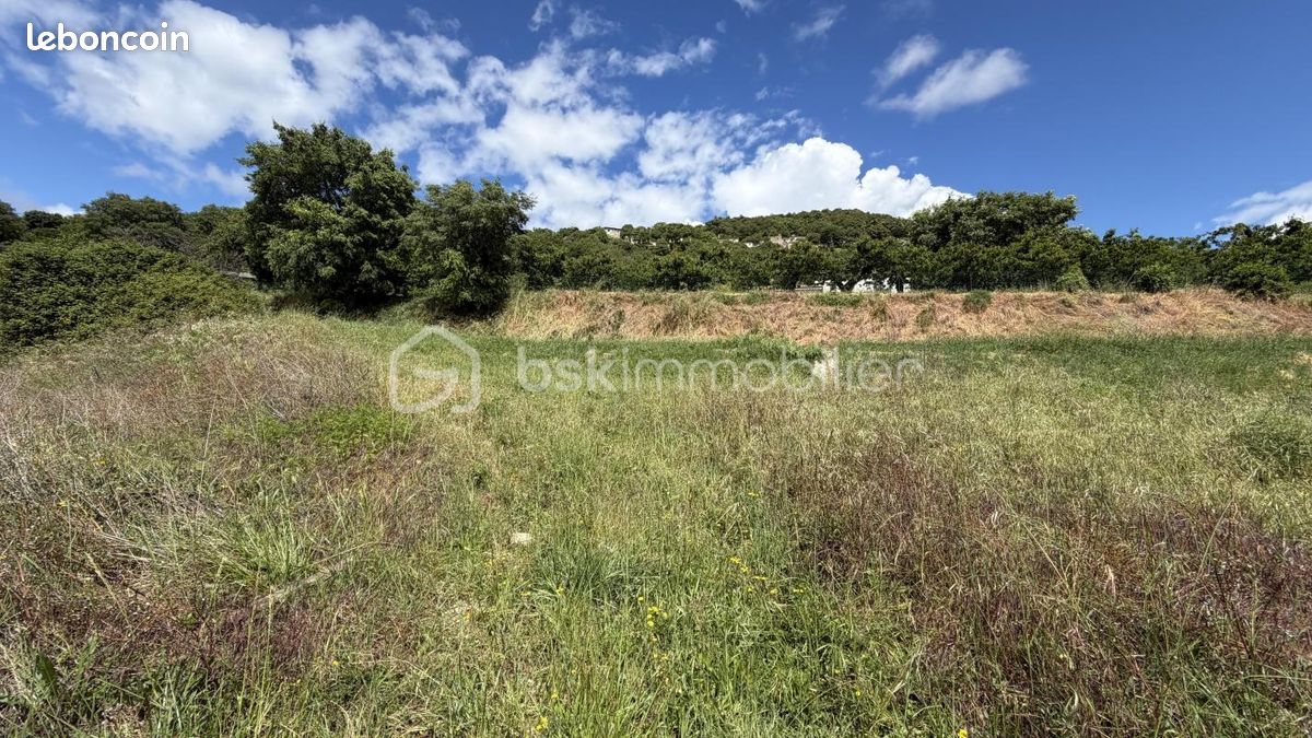 Terrain 900 m² · à Savasse · 140 000 €
