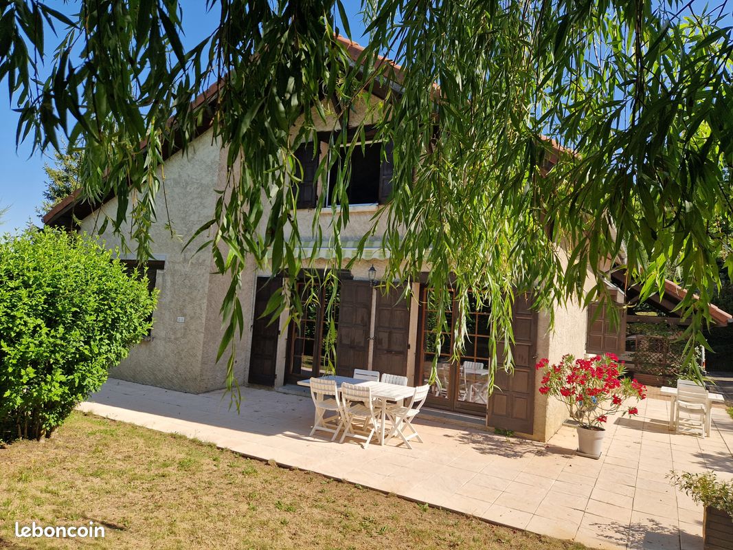 Maison 6 pièces 181 m² · à Bressieux · 181 m² · 379 000 €