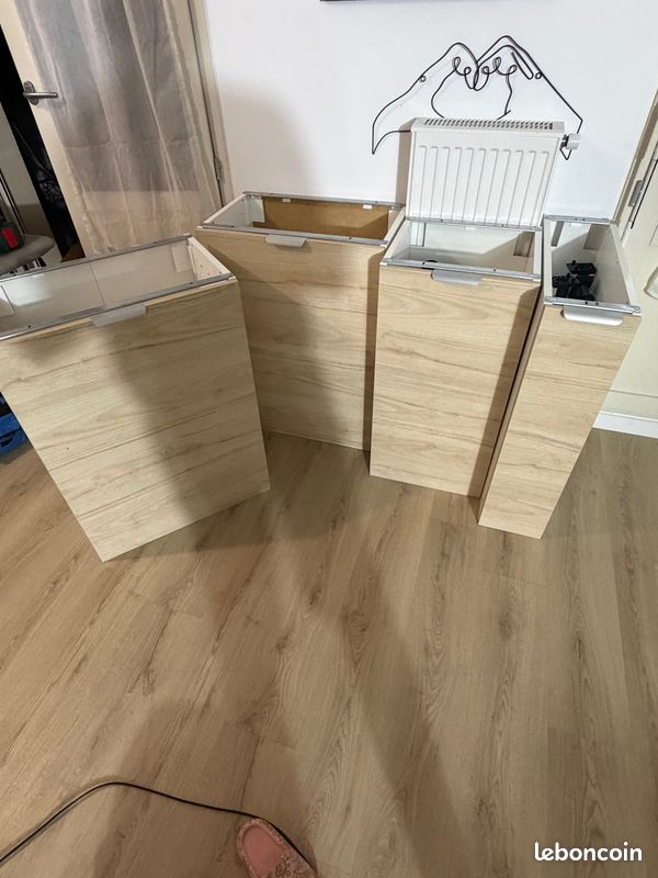 Lot de 4 meubles bas – bois clair – avec pieds (image 1)