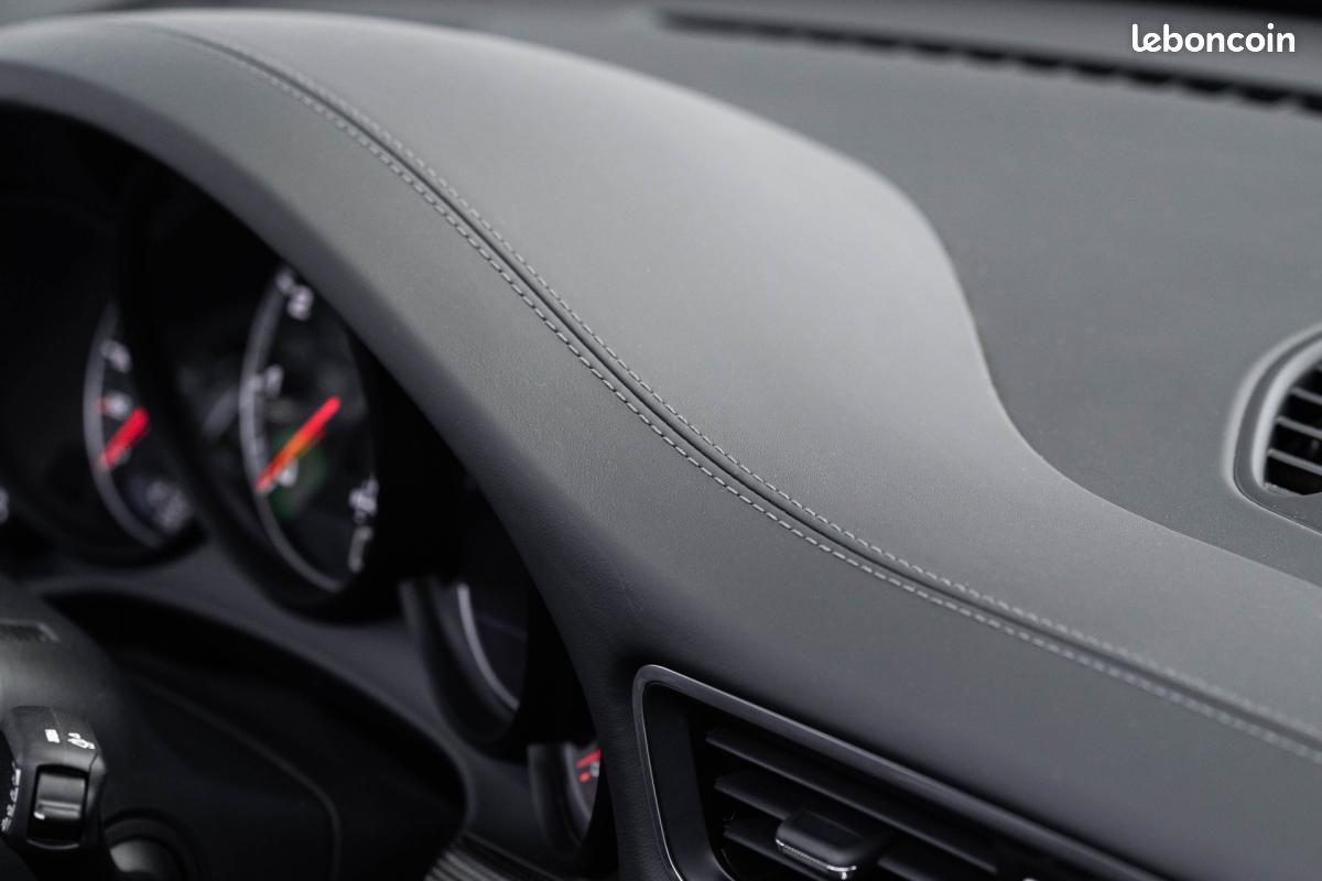 Porsche 911 TURBO CABRIOLET 3.8i S 560 PDK A (image 21)