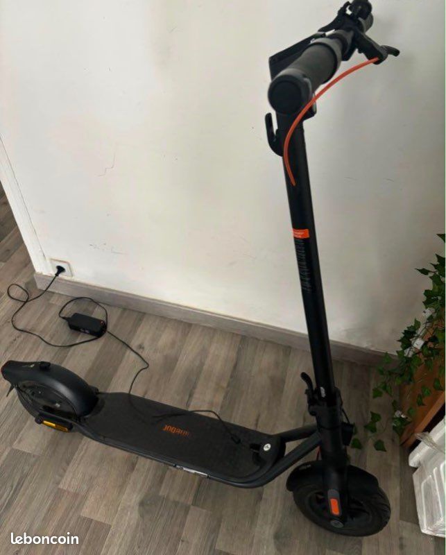 Trottinette électrique Segway Ninebot F2 Pro (image 1)