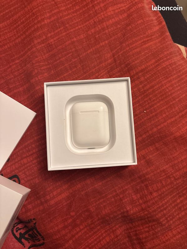 Air pods (image 3)