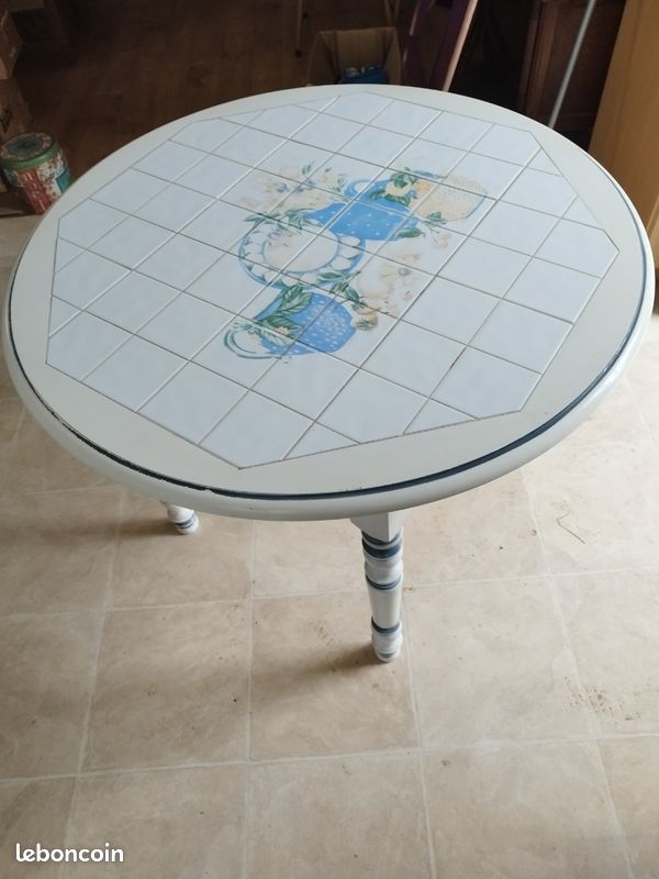 Table ronde style provençal (image 1)