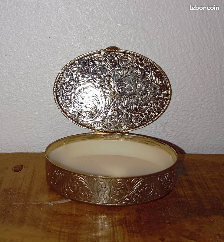 France Vintage - Charmant Petit Pilulier en métal argenté et Porcelaine avec décor Fragonard (image 5)