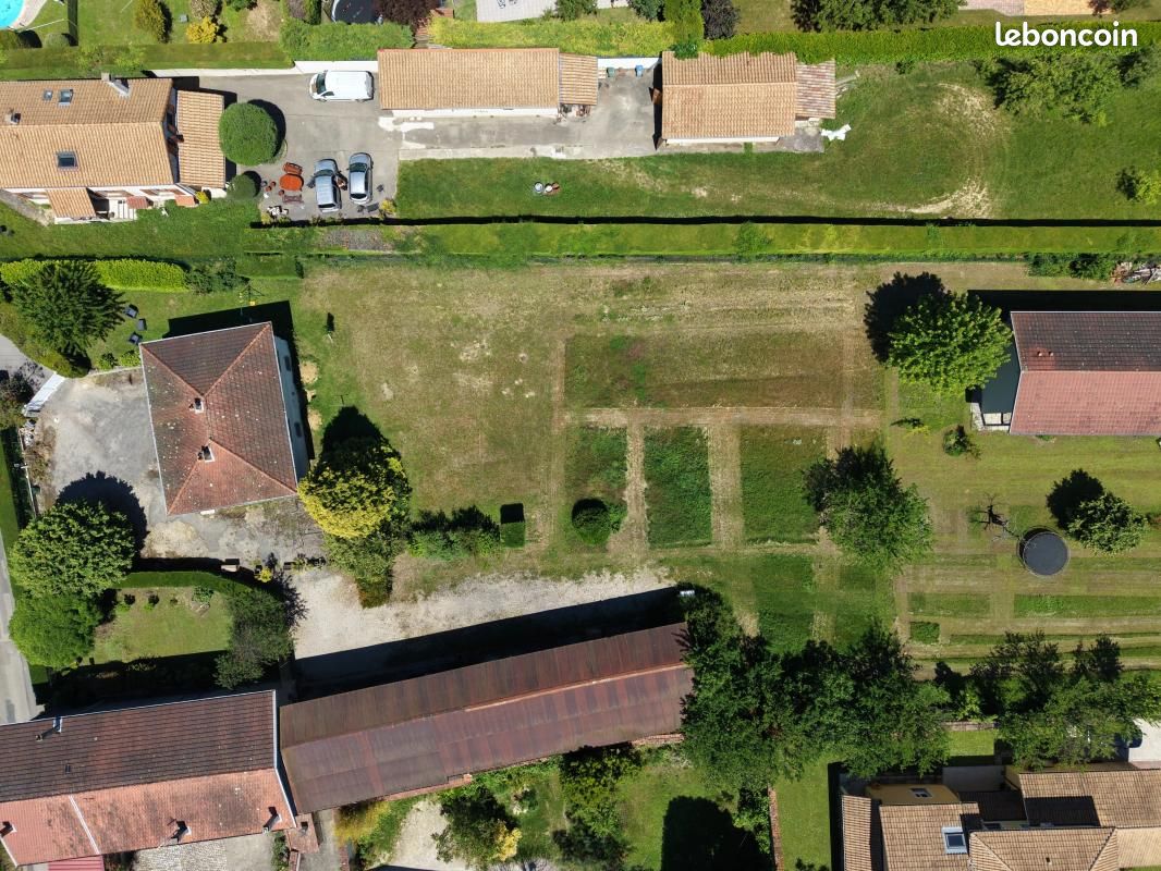 Terrain 444 m² Neyron · 170 000 €