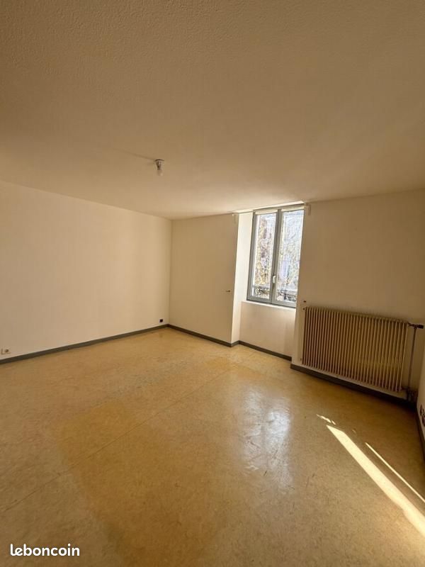 Appartement 3 pièces 49 m² · à Voiron · 49 m² · 516 €