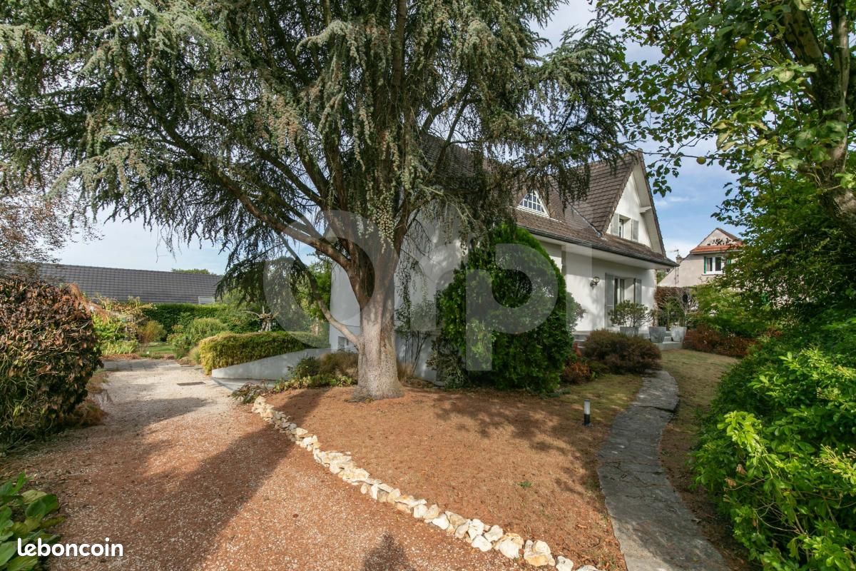 Maison 5 pièces 235 m² · à Pomponne · 235 m² · 547 080 €