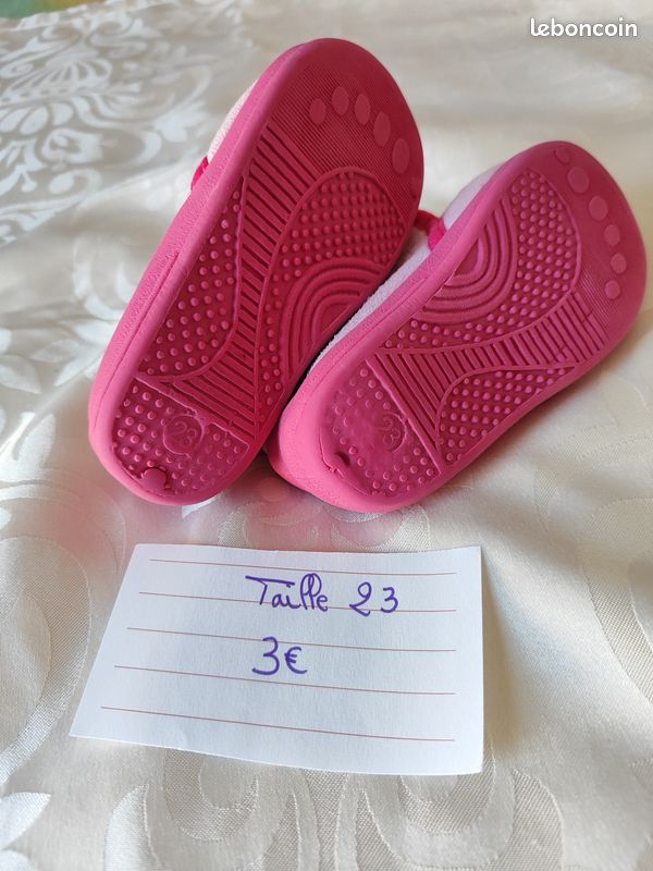 Chaussons taille 23 neuf pas d' Envoi pas de livreur paiement en espèces (image 2)