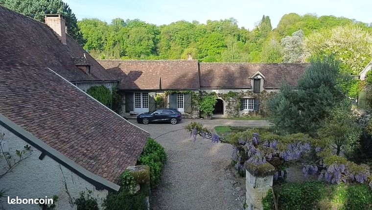 Propriété 7 pièces 242 m²