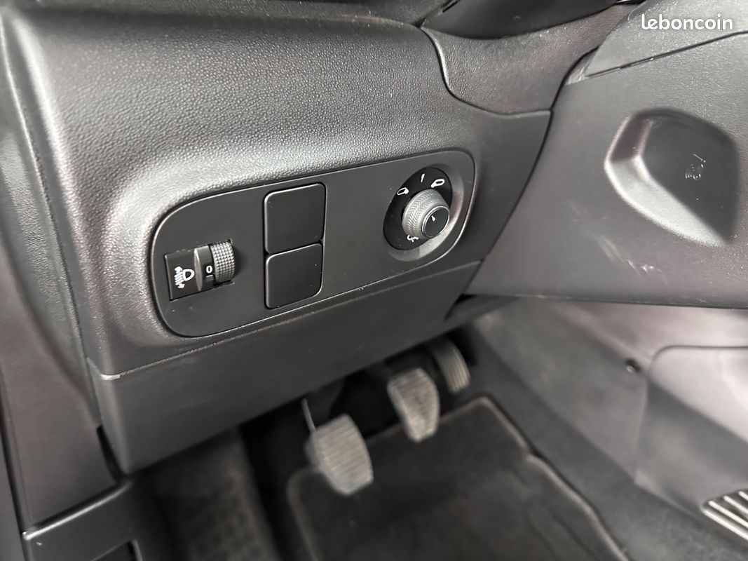 Citroen c3 generation-iii 1.5 bluehdi 100 shine start-stop (image 25)