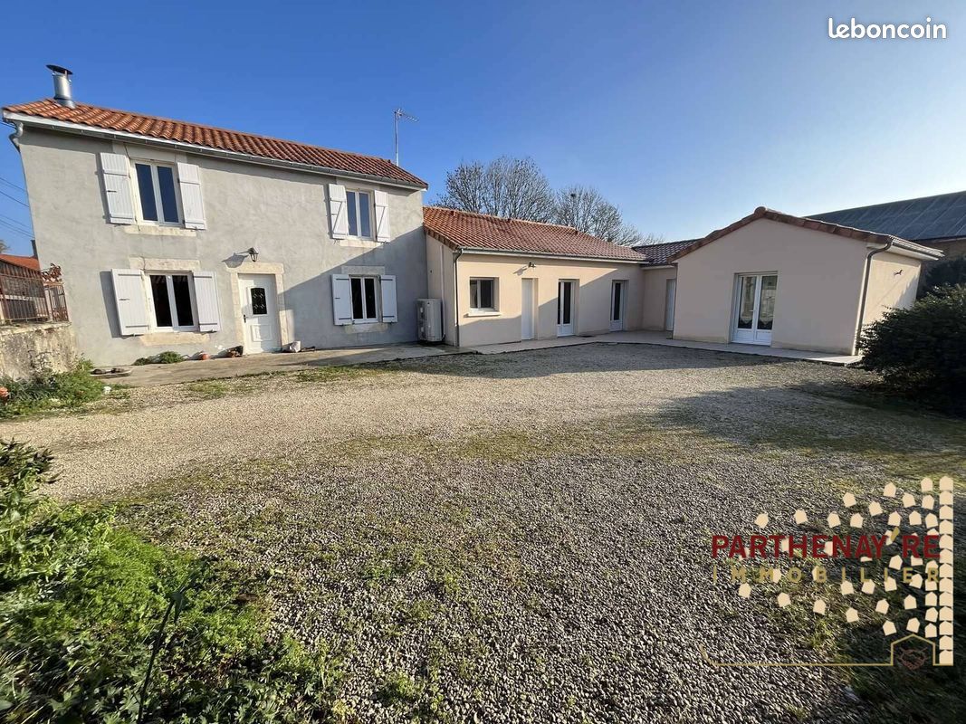 Maison 7 pièces 206 m² · à La Ferrière-en-Parthenay · 206 m² · 174 000 €