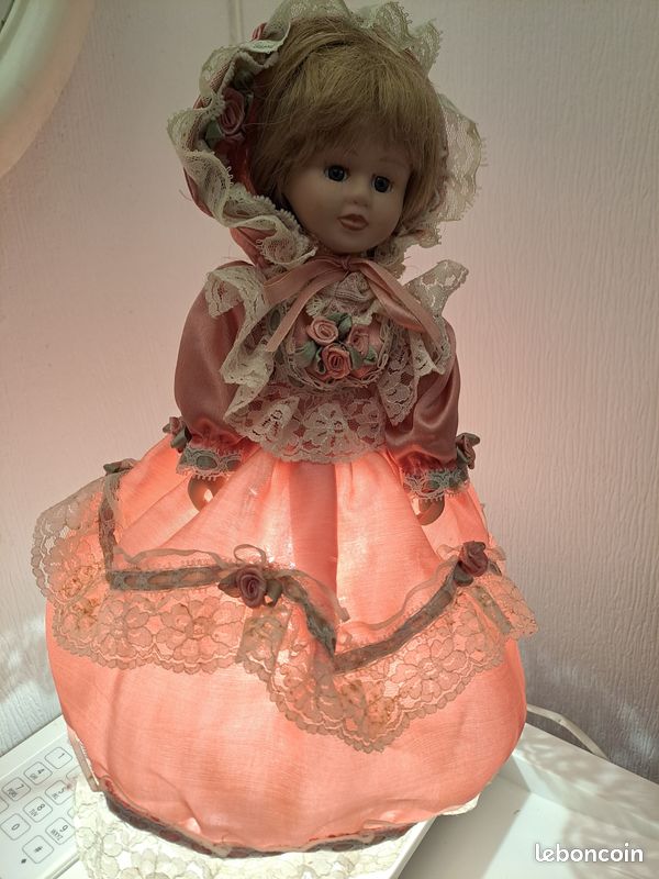 Poupée lampe de chevet (image 1)