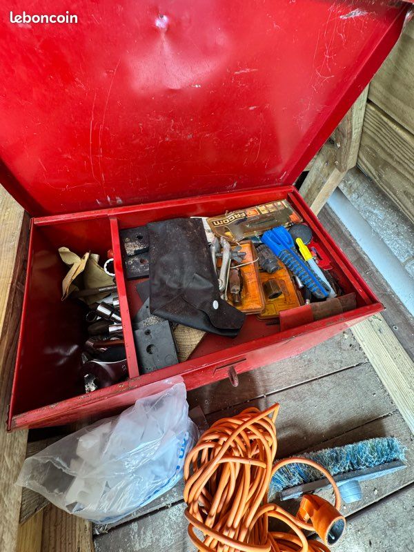 Caisse à outils (image 1)
