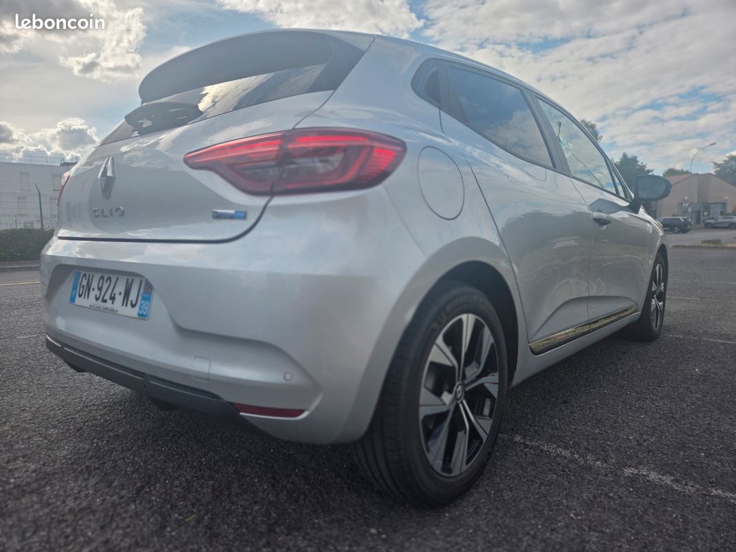 Renault Clio V E-Tech Full Hybrid 145cv Évolution/ 1 ere main/ Historique d'entretien complet Renault (image 3)