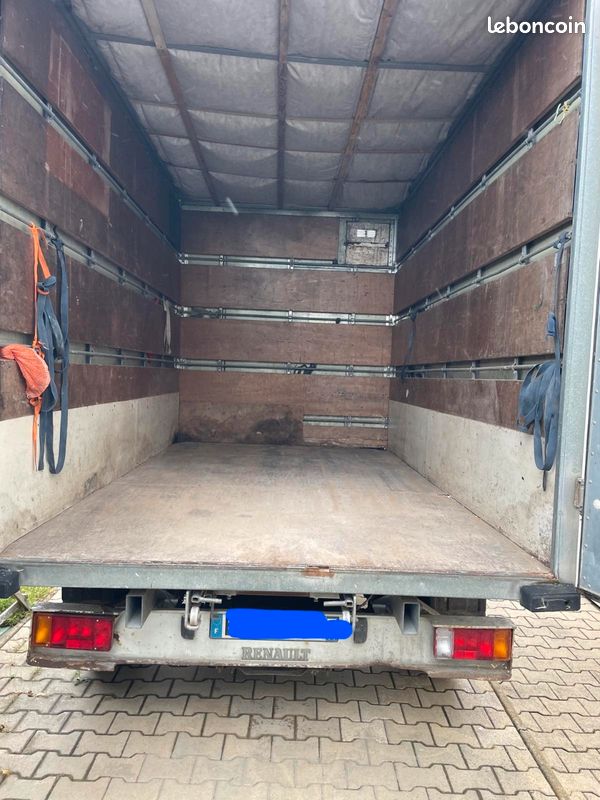 Camion fourgon blanc (image 2)