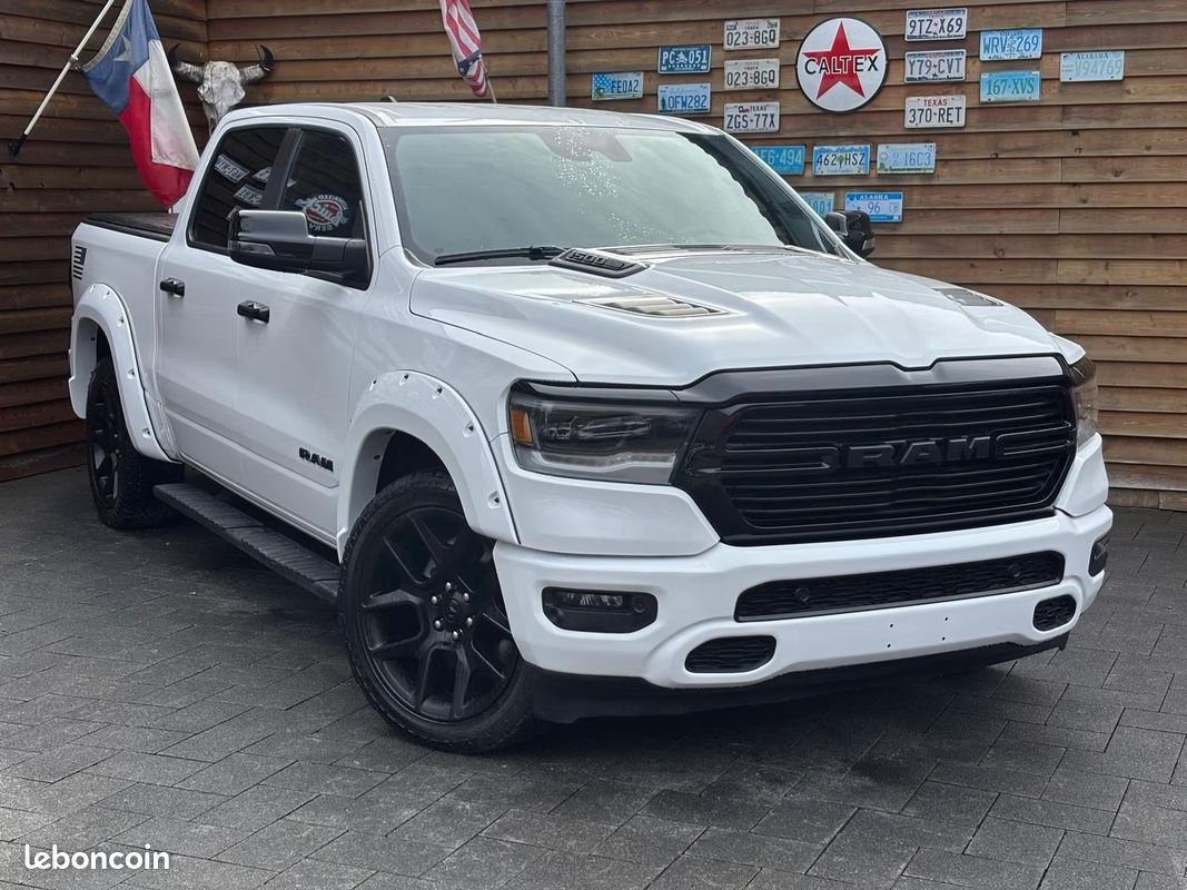 Dodge RAM 1500 Laramie Night Edition LPG 5.7 V8 HEMI 401 ch 4x4 – Écran 12” – Harman Kardon (image 5)