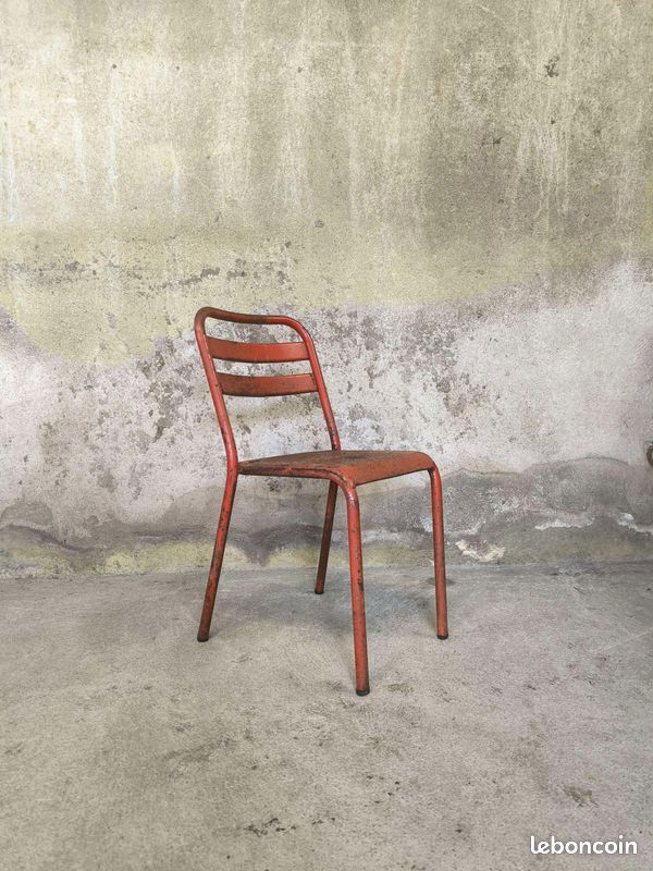 Chaise bistrot vintage en métal (image 1)