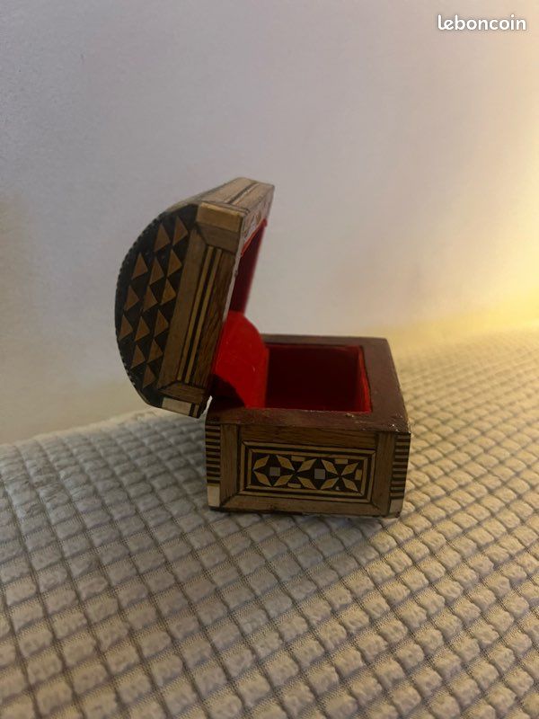 Petit coffre en marqueterie (image 2)