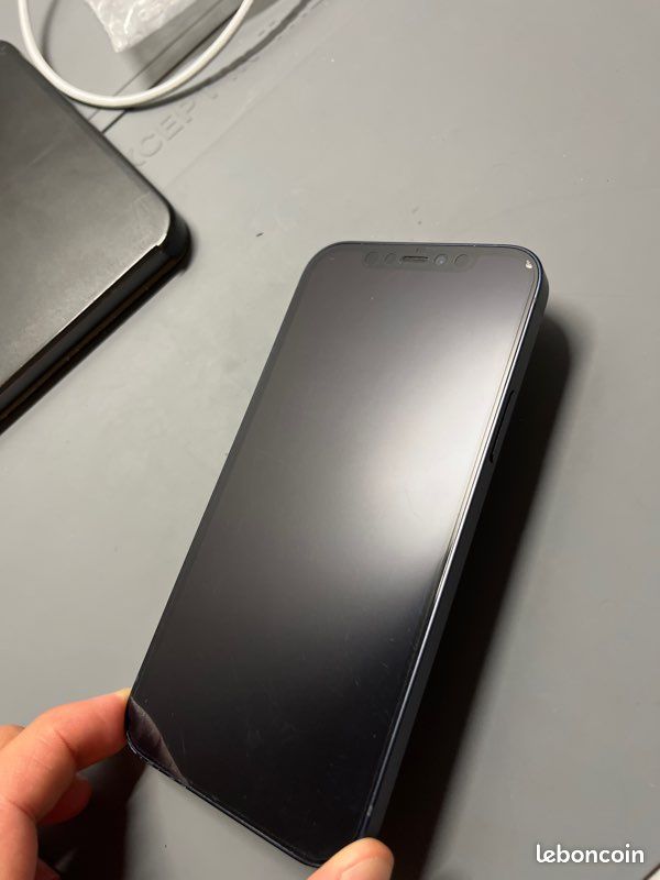 IPhone 12 en excellent état (image 6)