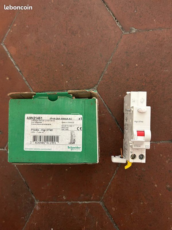 Lot matériel électrique Schneider / Legrand disjoncteurs chantier tableau (image 5)