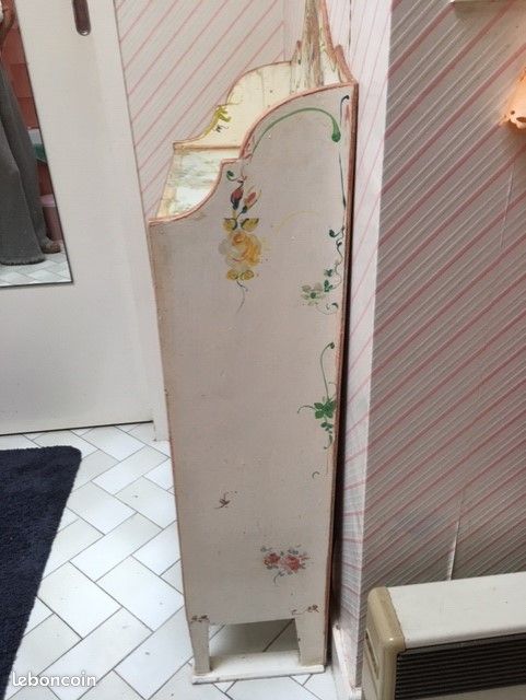 Petit meuble en bois décoré à la main bon état (image 2)