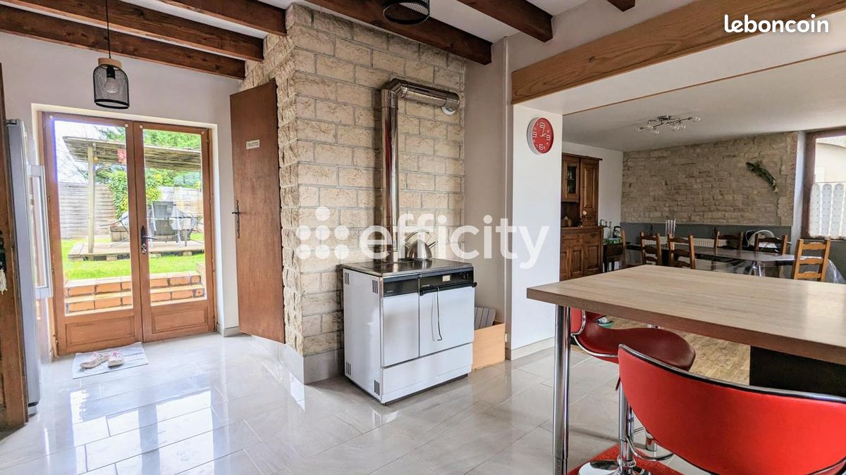 Maison 5 pièces 170 m² - Ruffec 16700 (image principale 4)