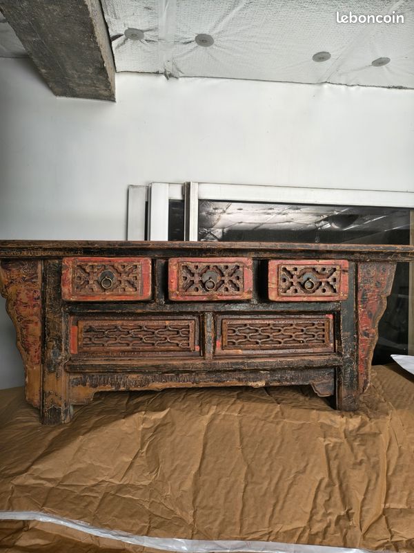 Table d'autel basse chinoise en bois laqué (image 1)