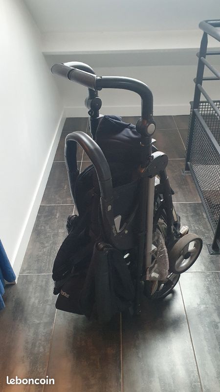 Poussette duo peg perego bleu marine en bon état (image 2)