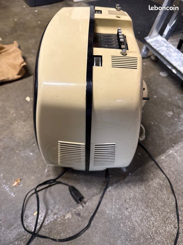 Téléviseur Vintage ITT Océanic TN445100 - Design Années 70 - Semi-conducteur - Occasion