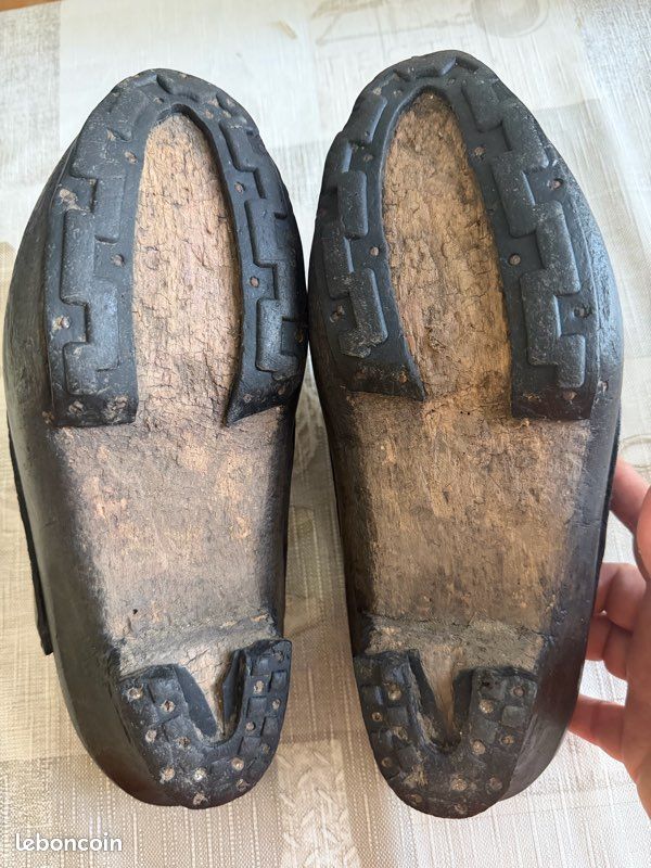 Paire de sabots anciens (image 5)