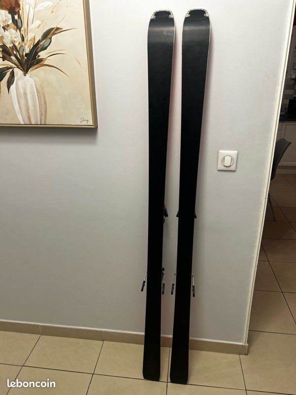Skis Atomic SAVOR 5, Rouge, D'occasion En Bon état, Avec Fixations