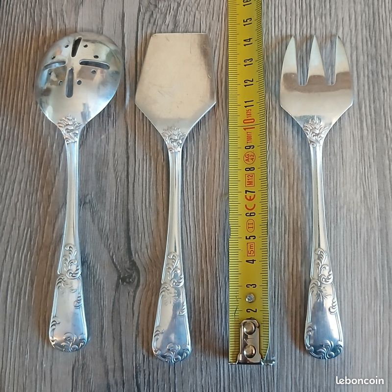 Ménagère Boulenger métal argenté 37 pièces décor strié et coquille