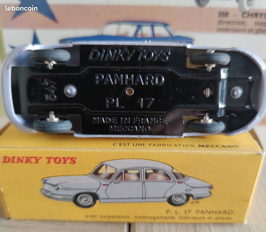 Voiture Miniature Panhard PL 17 Dinky Toys Réédition Atlas - Échelle 1/43 - Couleur Parme - Neuf