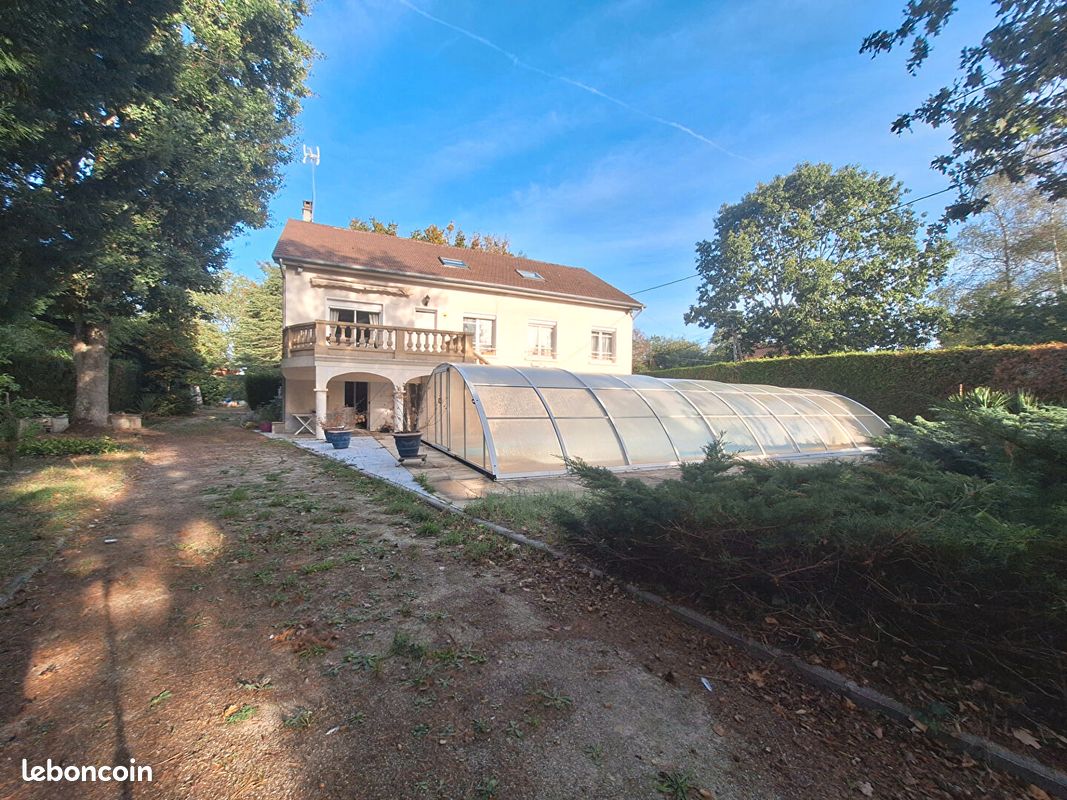 Maison 9 pièces 233 m² · à Arnage · 233 m² · 399 000 €