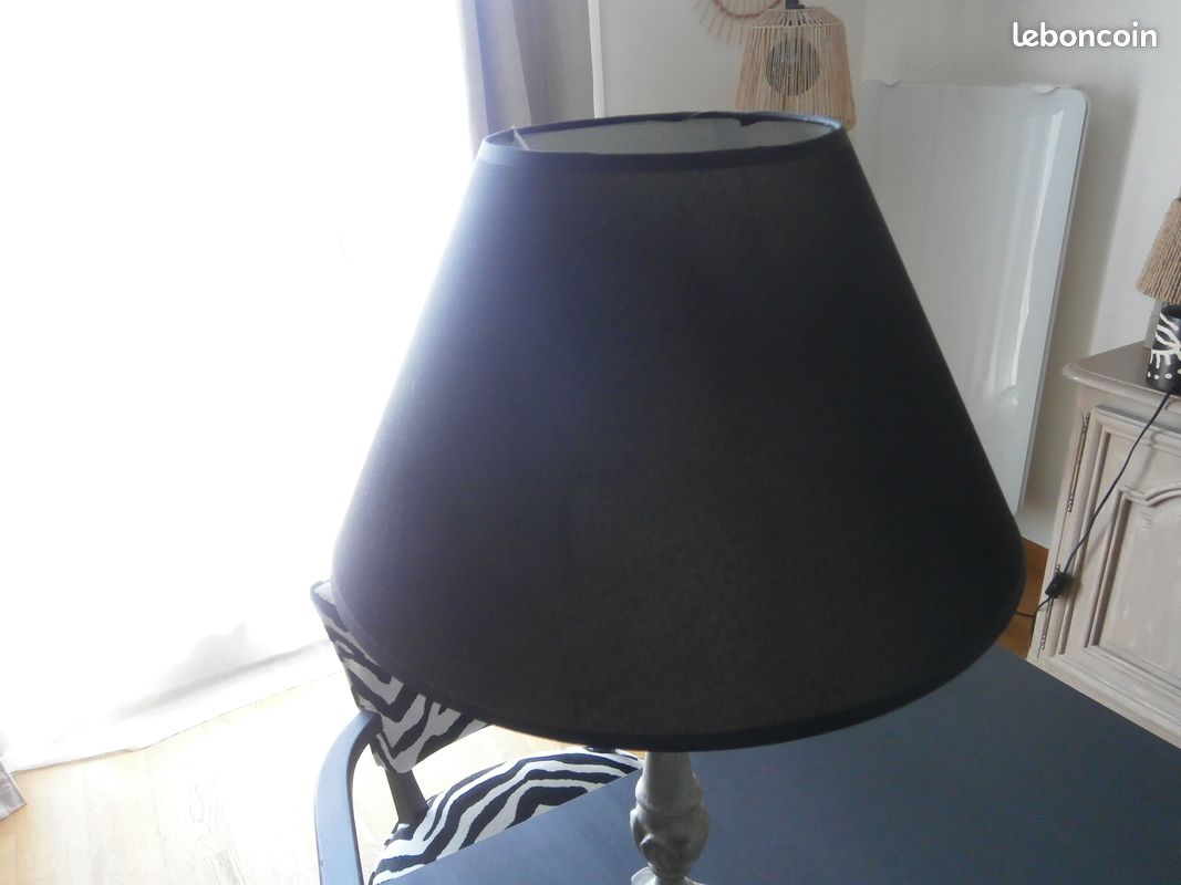 Lampe à poser taupe et noire (image 3)