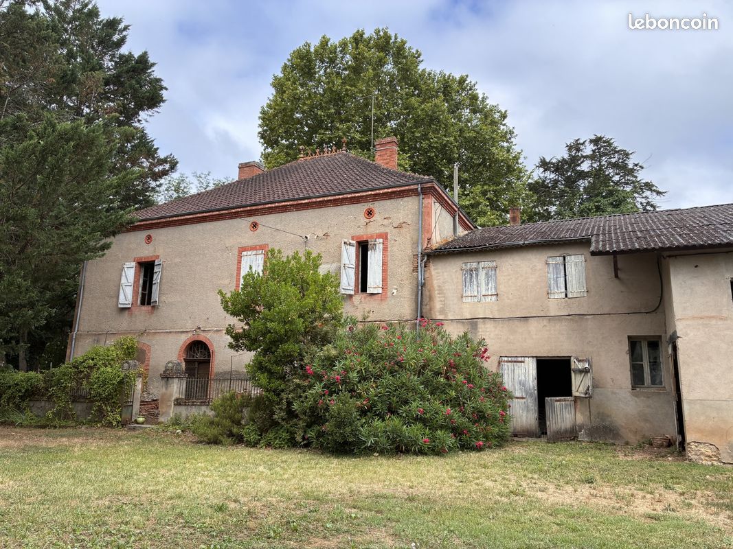 Maison 10 pièces 343 m² · à Lafrançaise · 343 m² · 190 000 €