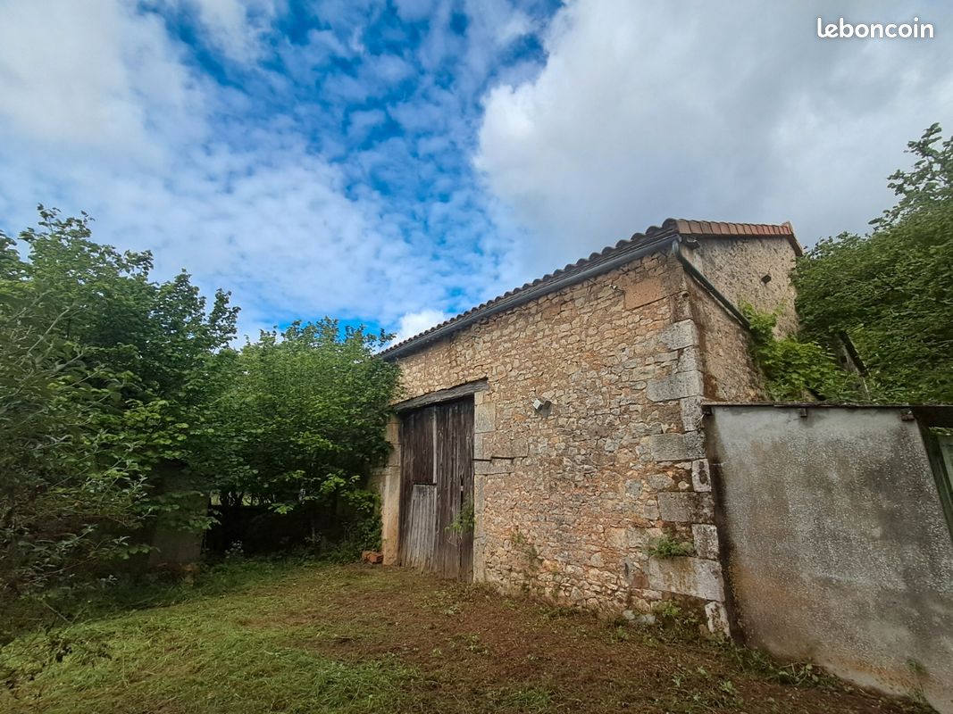 Maison 1 pièce 100 m² · à Chazelles · 100 m² · 60 000 €