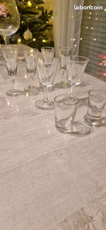 Vieux verres a liqueur (image 2)