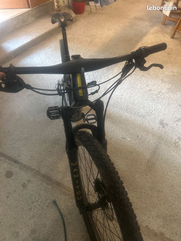 Velo tout suspendu en carbone (image 1)