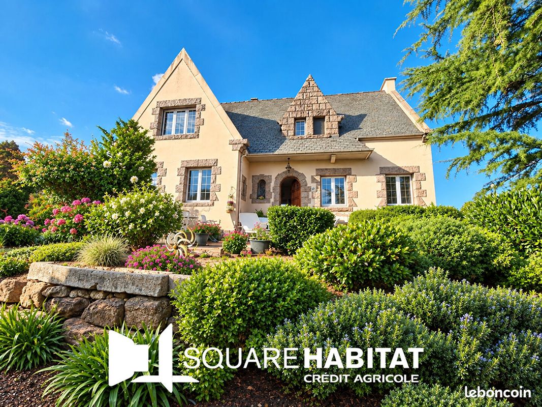 Maison 8 pièces 235 m² · à Saint-Julien-du-Sault · 235 m² · 350 000 €