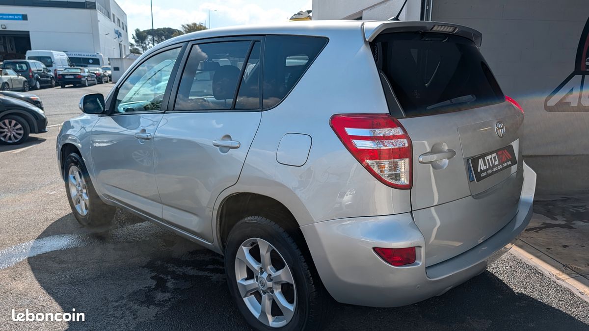 Rare Toyota RAV4 3 2.0 VVT-i Essence 158ch Boite Manuelle Crit'Air 1 (image 2)