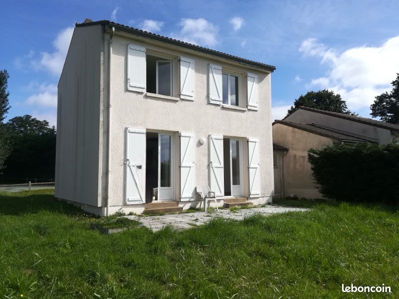 Maison 1 pièce 80 m² · à Verruyes · 80 m² · 650 €/mois